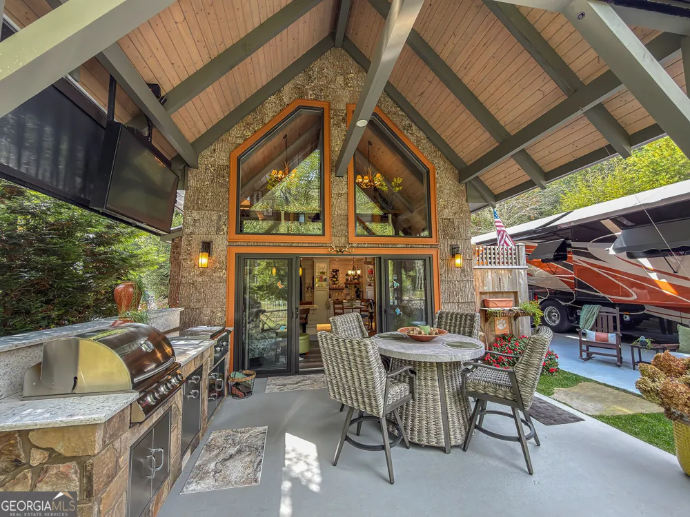 111 Wildflower RD Scaly Mountain, NC 28775