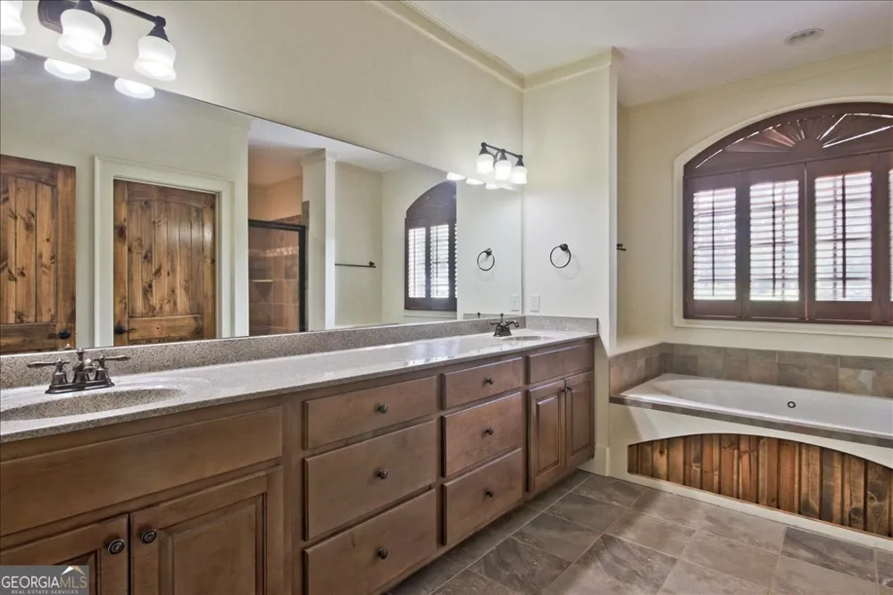 194 Edgewater TRL S Toccoa, GA 30577
