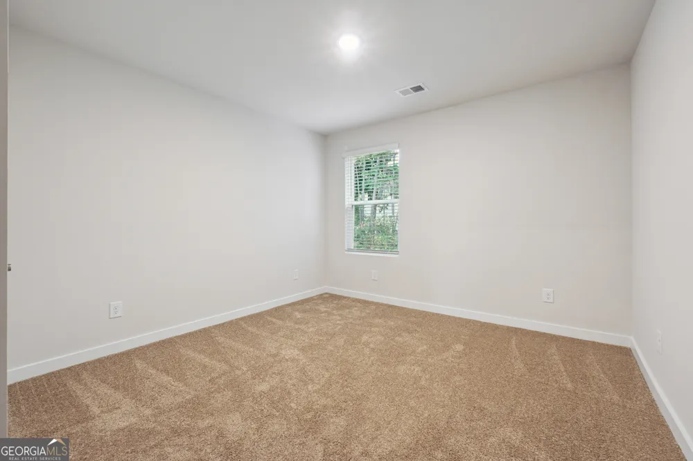 216 Harris WALK West Point, GA 31833