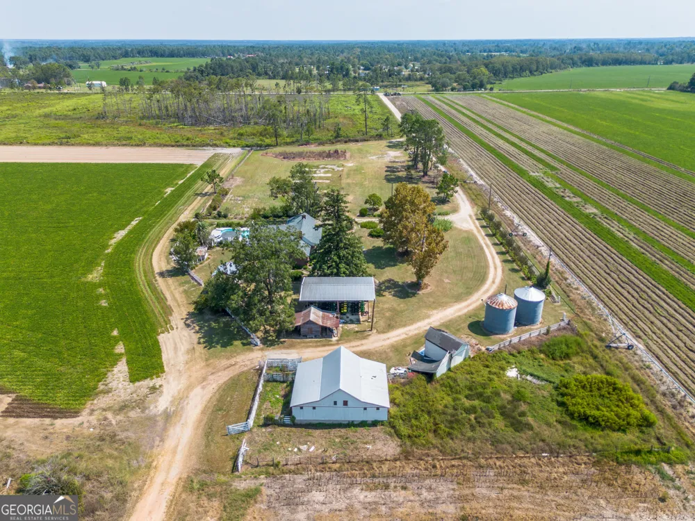 1671 Warren Carter RD Douglas, GA 31533