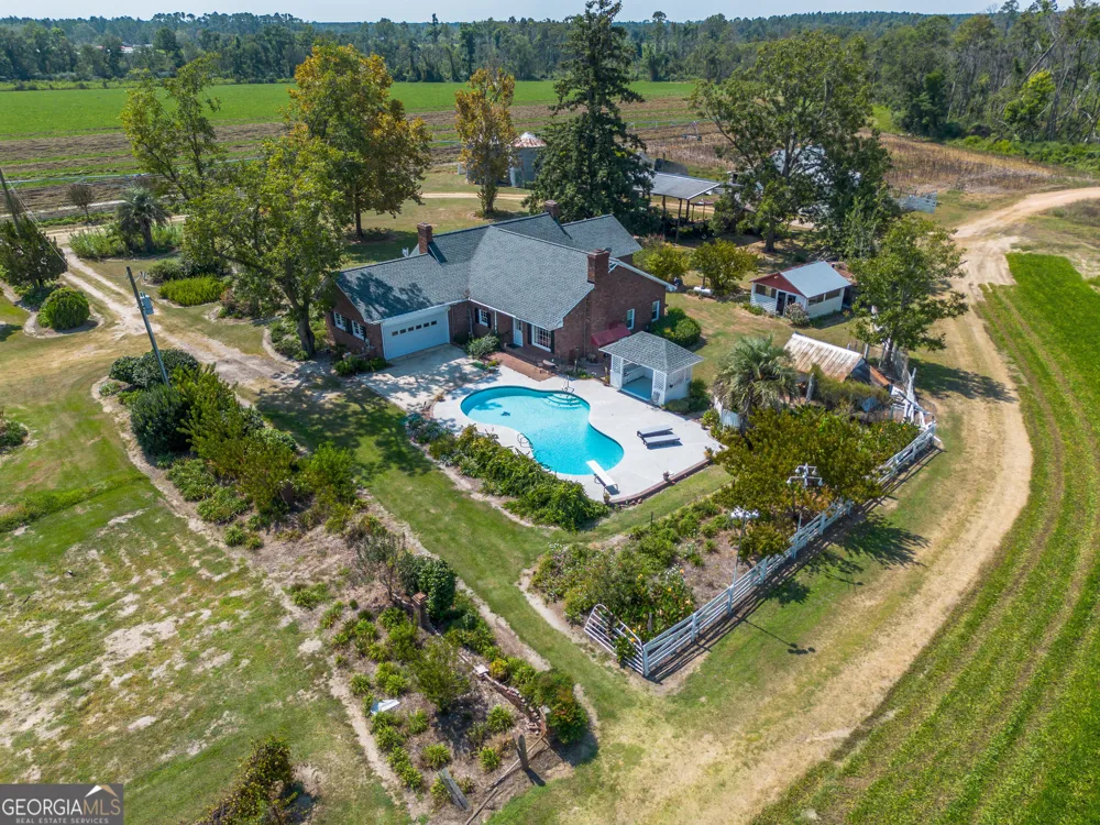 1671 Warren Carter RD Douglas, GA 31533