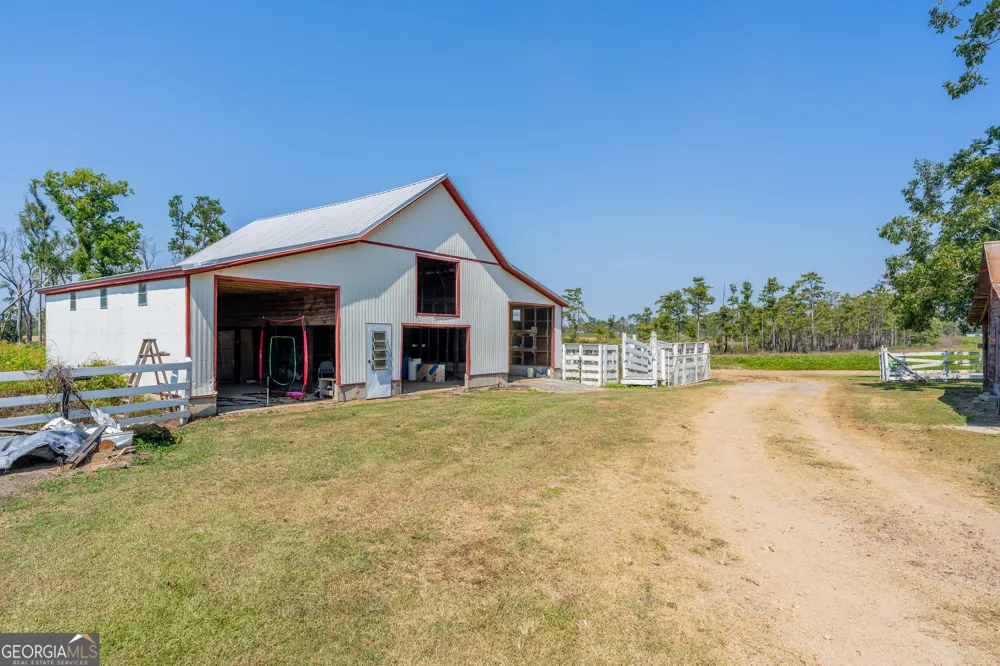1671 Warren Carter RD Douglas, GA 31533