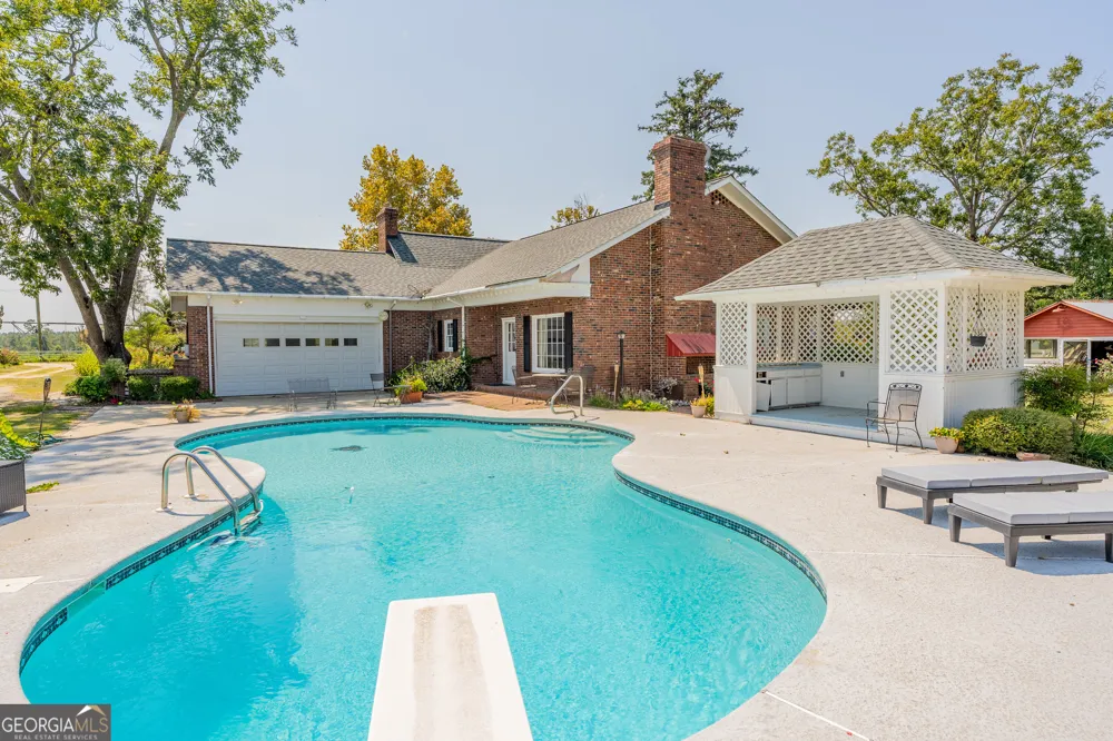 1671 Warren Carter RD Douglas, GA 31533