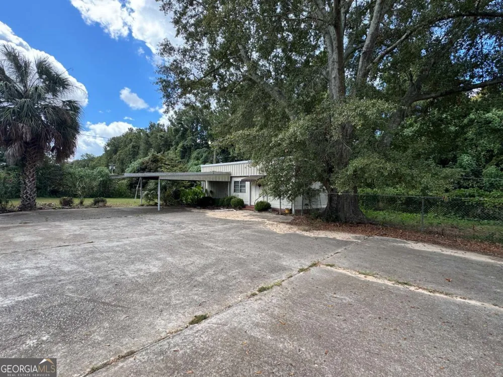 240 Whittle CIR Ashburn, GA 31714