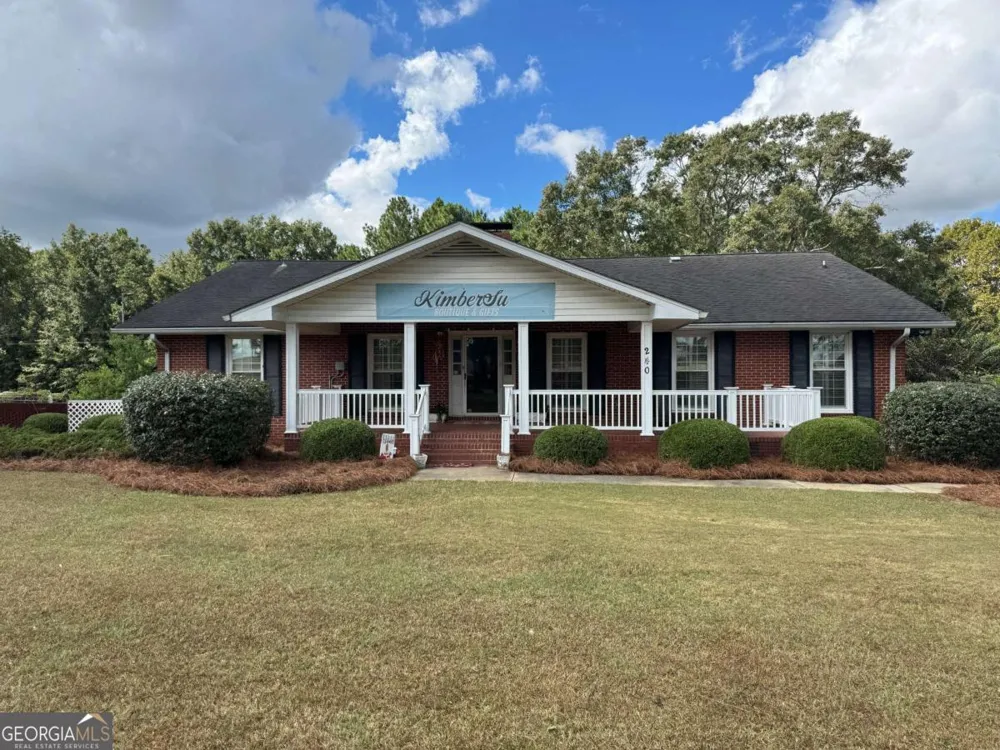 240 Whittle CIR Ashburn, GA 31714