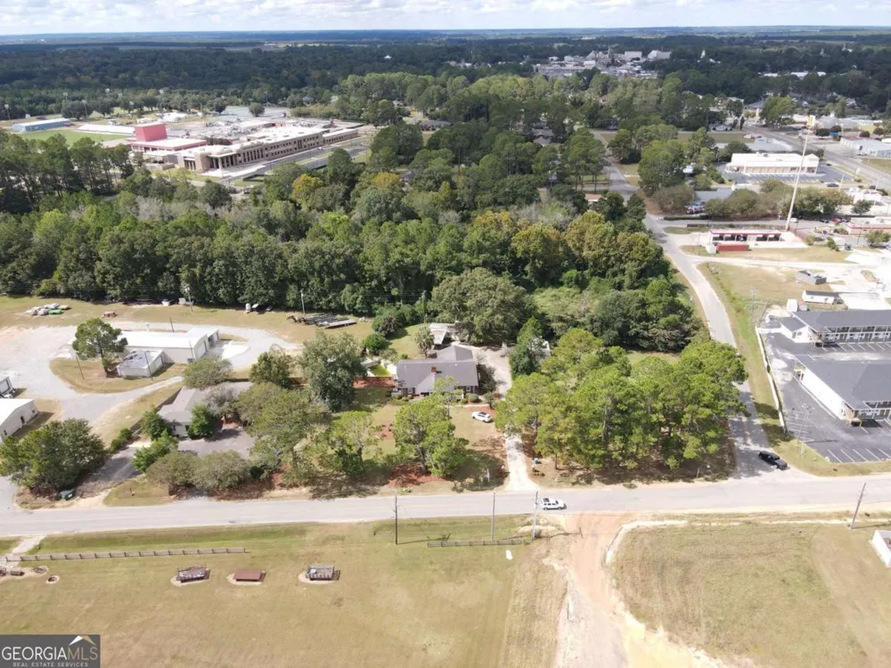 240 Whittle CIR Ashburn, GA 31714