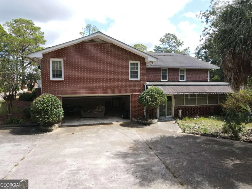 240 Whittle CIR Ashburn, GA 31714