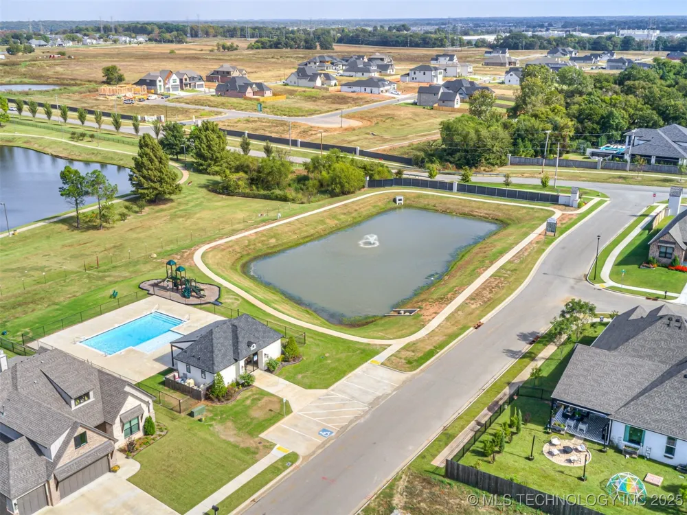 13634 S 20th Place E Bixby, OK 74008