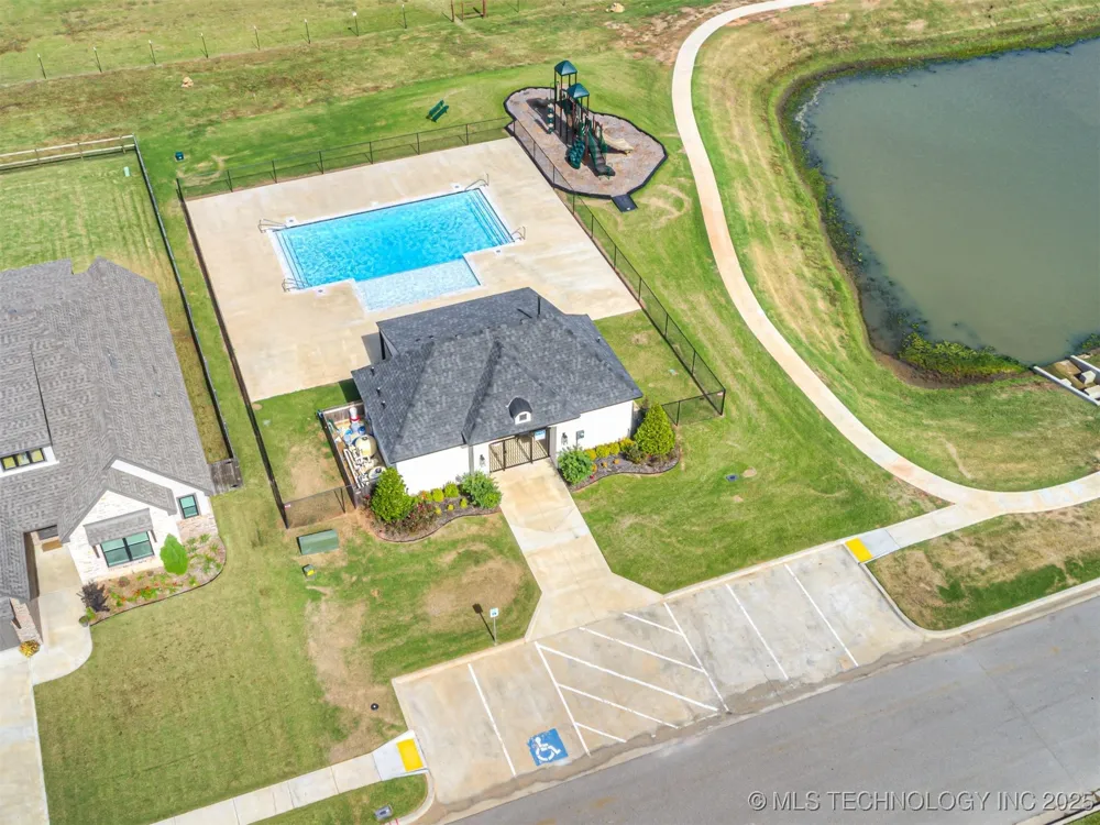 13634 S 20th Place E Bixby, OK 74008