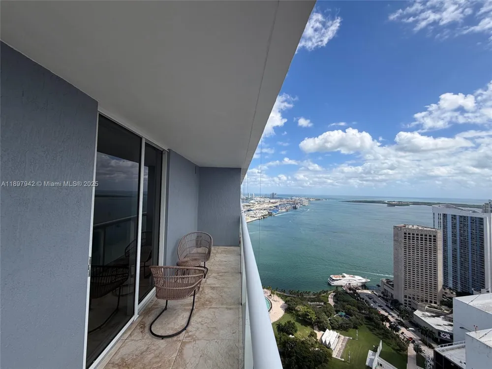 50 Biscayne Blvd #5211 Miami, FL 33132