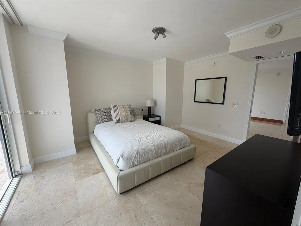 50 Biscayne Blvd #5211 Miami, FL 33132