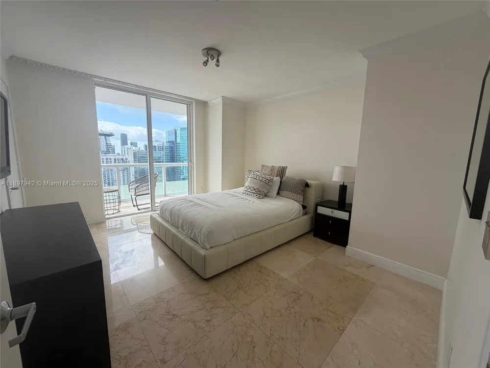 50 Biscayne Blvd #5211 Miami, FL 33132