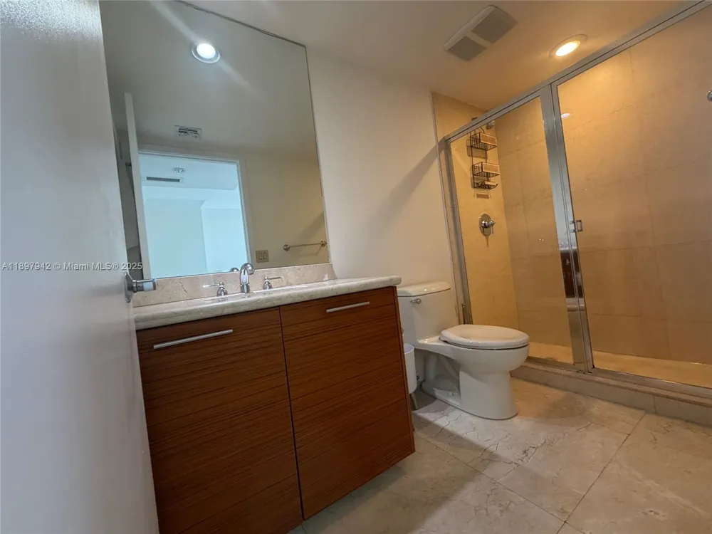 50 Biscayne Blvd #5211 Miami, FL 33132