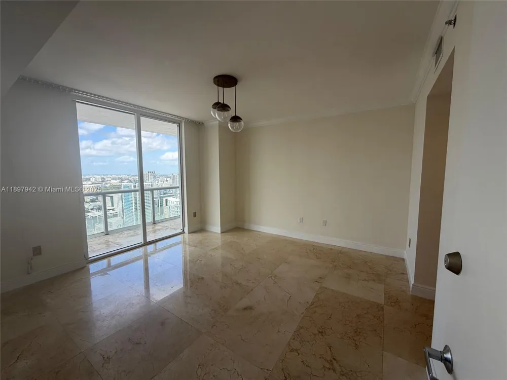 50 Biscayne Blvd #5211 Miami, FL 33132