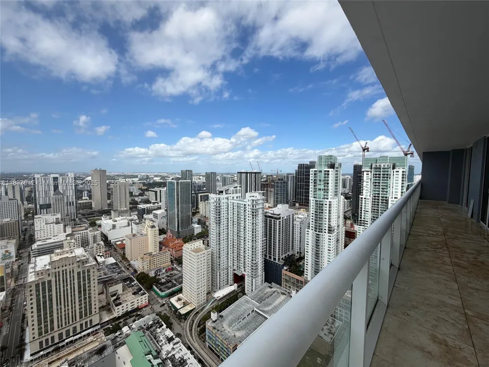 50 Biscayne Blvd #5211 Miami, FL 33132