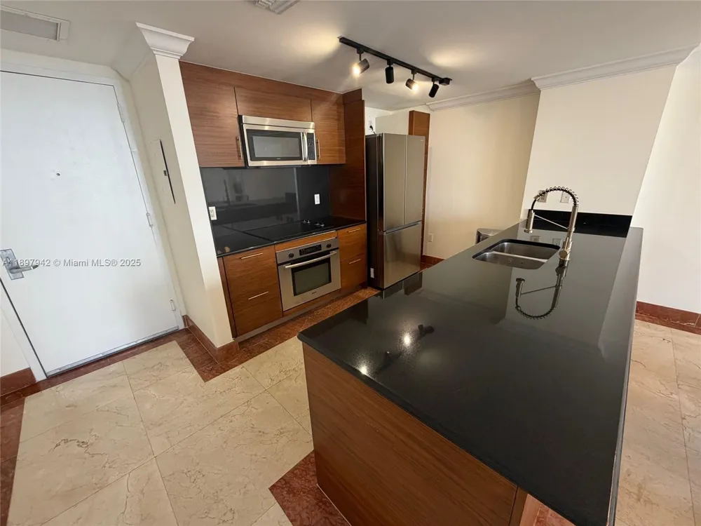 50 Biscayne Blvd #5211 Miami, FL 33132