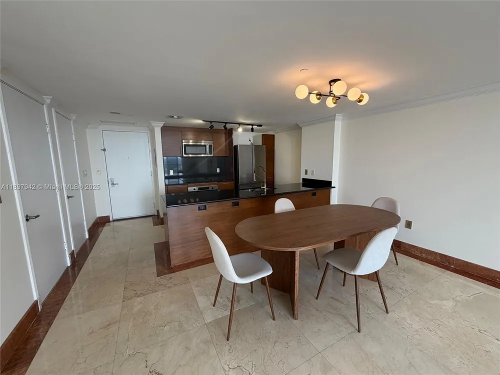 50 Biscayne Blvd #5211 Miami, FL 33132