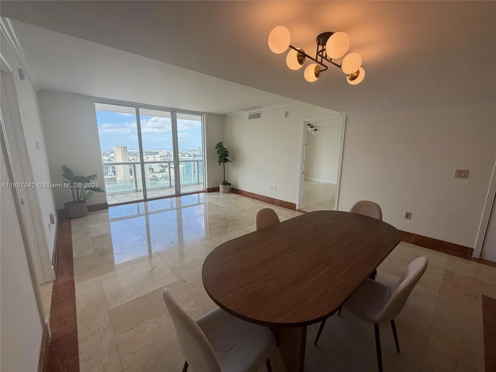 50 Biscayne Blvd #5211 Miami, FL 33132