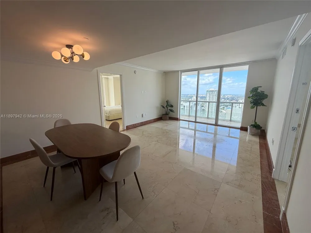 50 Biscayne Blvd #5211 Miami, FL 33132