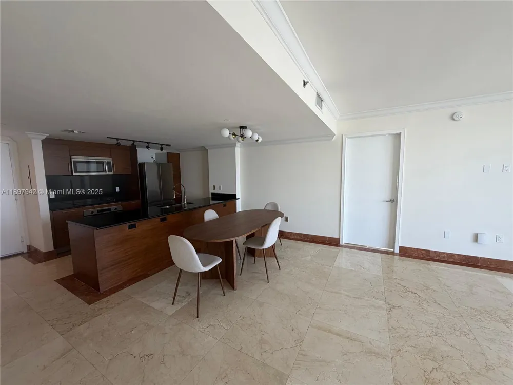 50 Biscayne Blvd #5211 Miami, FL 33132