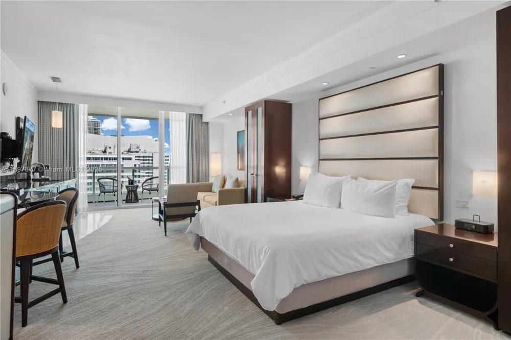 4391 Collins Ave #1403 Miami Beach, FL 33140