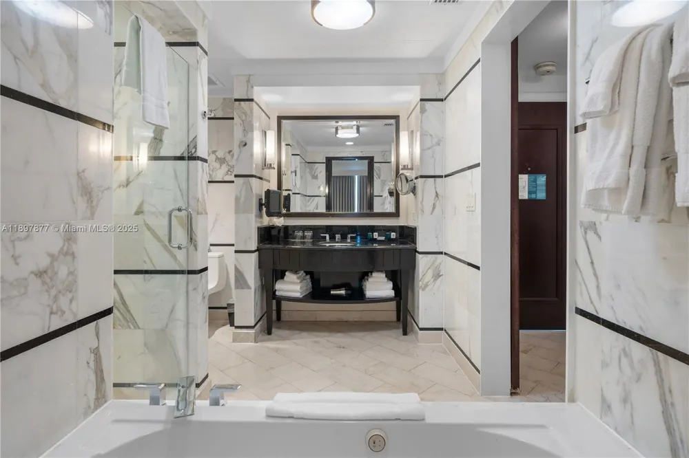 4391 Collins Ave #1403 Miami Beach, FL 33140