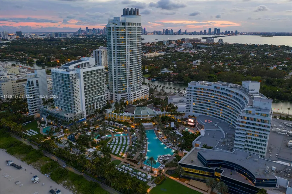 4391 Collins Ave #1403 Miami Beach, FL 33140