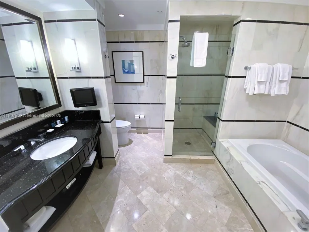 4391 Collins Ave #1619 Miami Beach, FL 33140