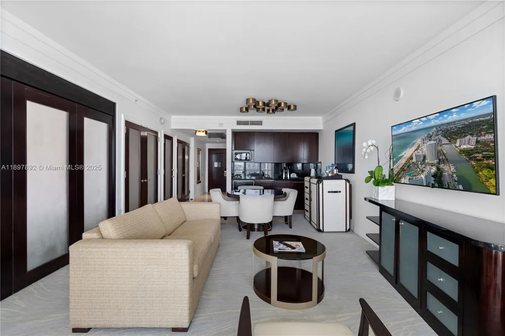 4391 Collins Ave #1619 Miami Beach, FL 33140