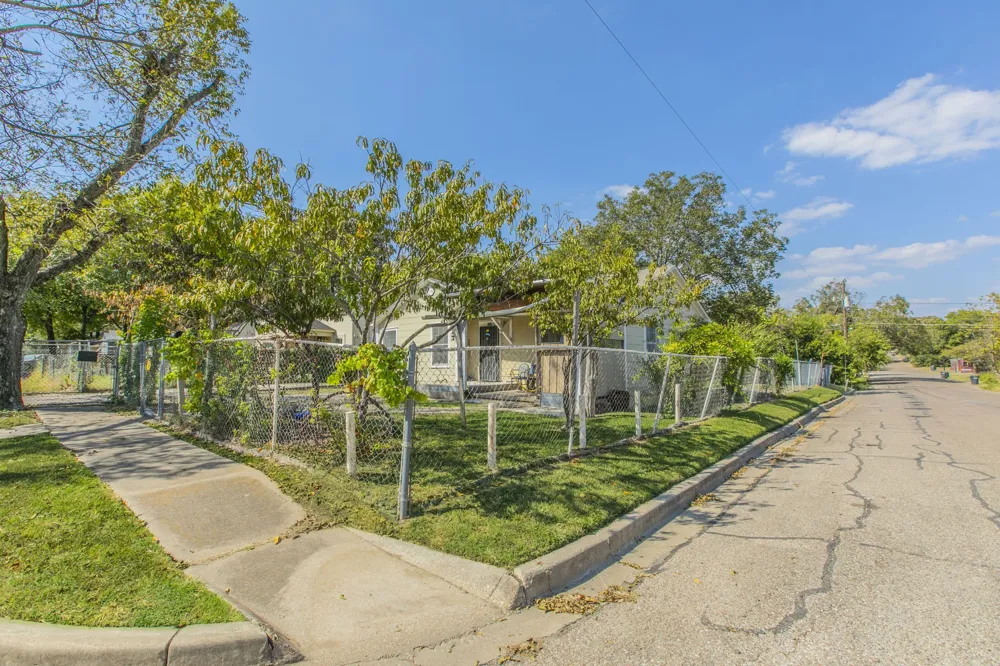 2101 Pine Avenue Waco, TX 76708