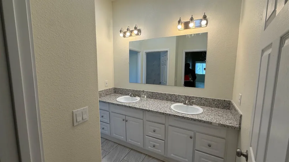 2772 Valley View Street Selma, CA 93662