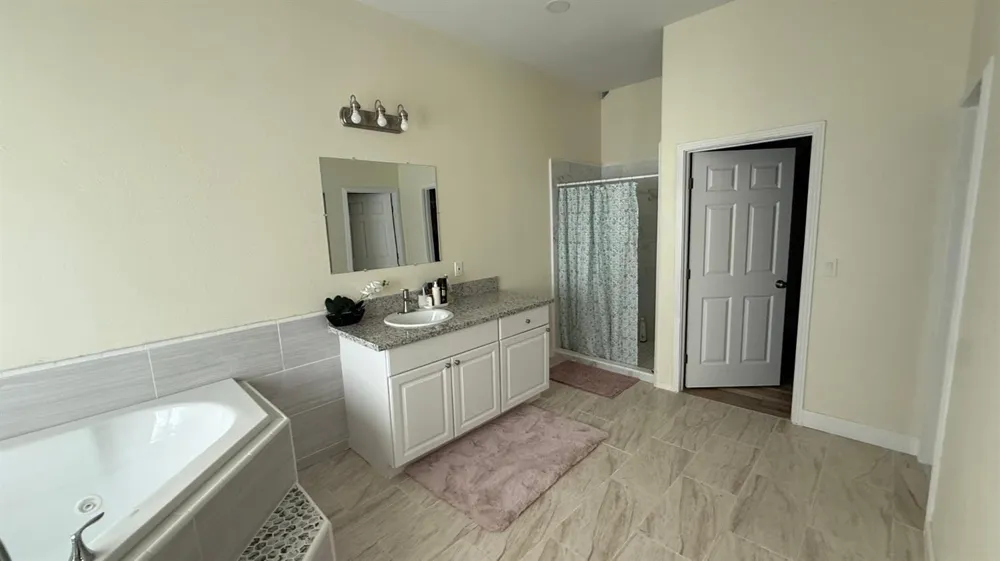 2772 Valley View Street Selma, CA 93662