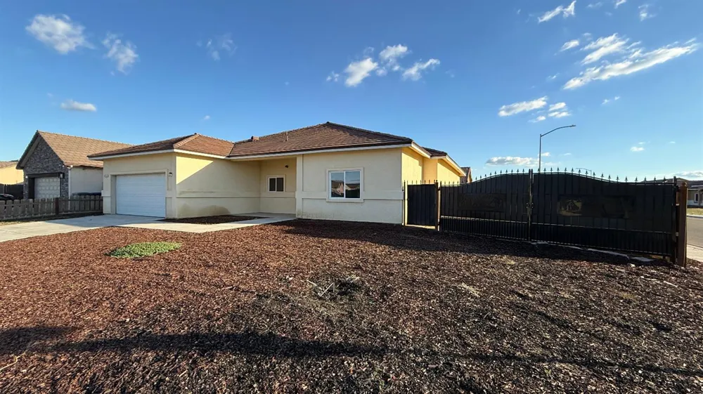 2772 Valley View Street Selma, CA 93662