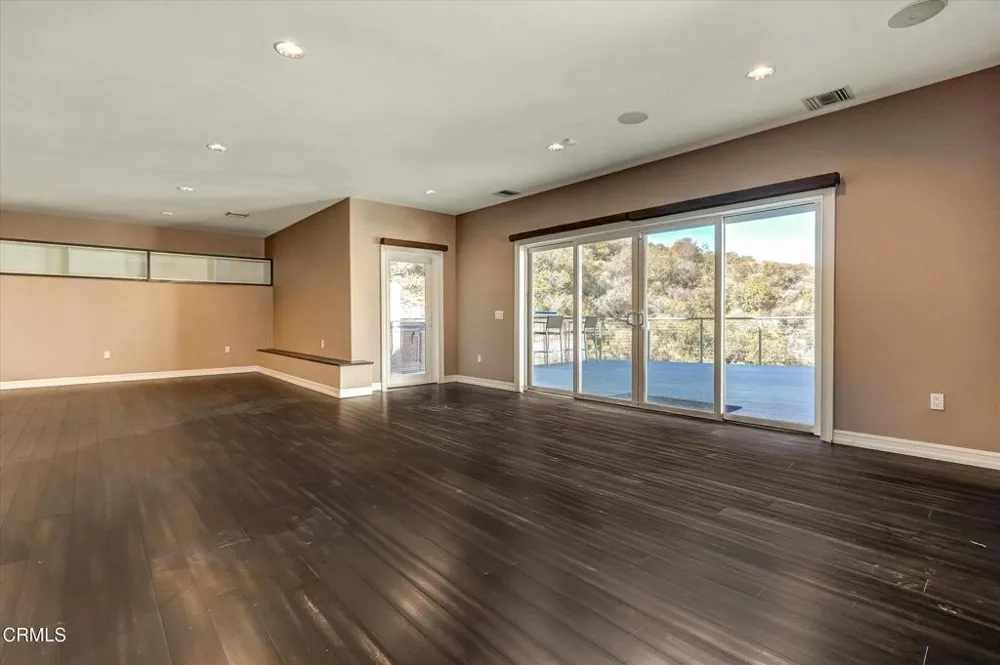 561 S Ventu Park Road Newbury Park, CA 91320