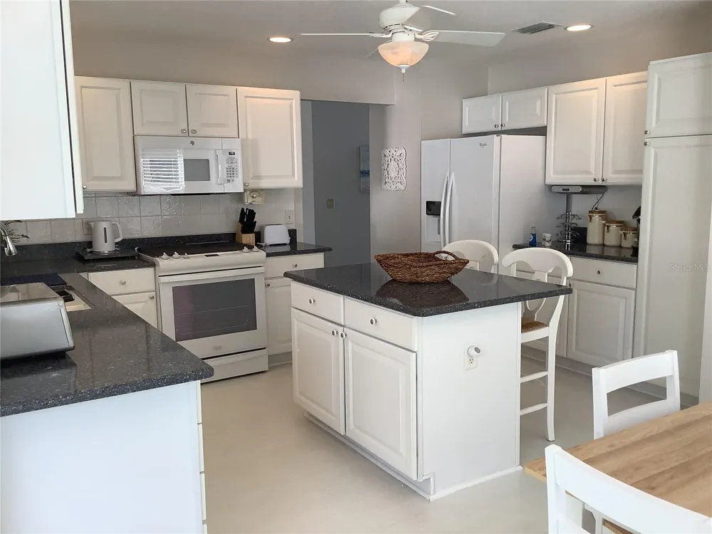 890 HAYNESVILLE WAY The Villages, FL 32162