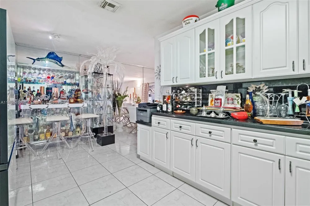 100 E 37th St Hialeah, FL 33013