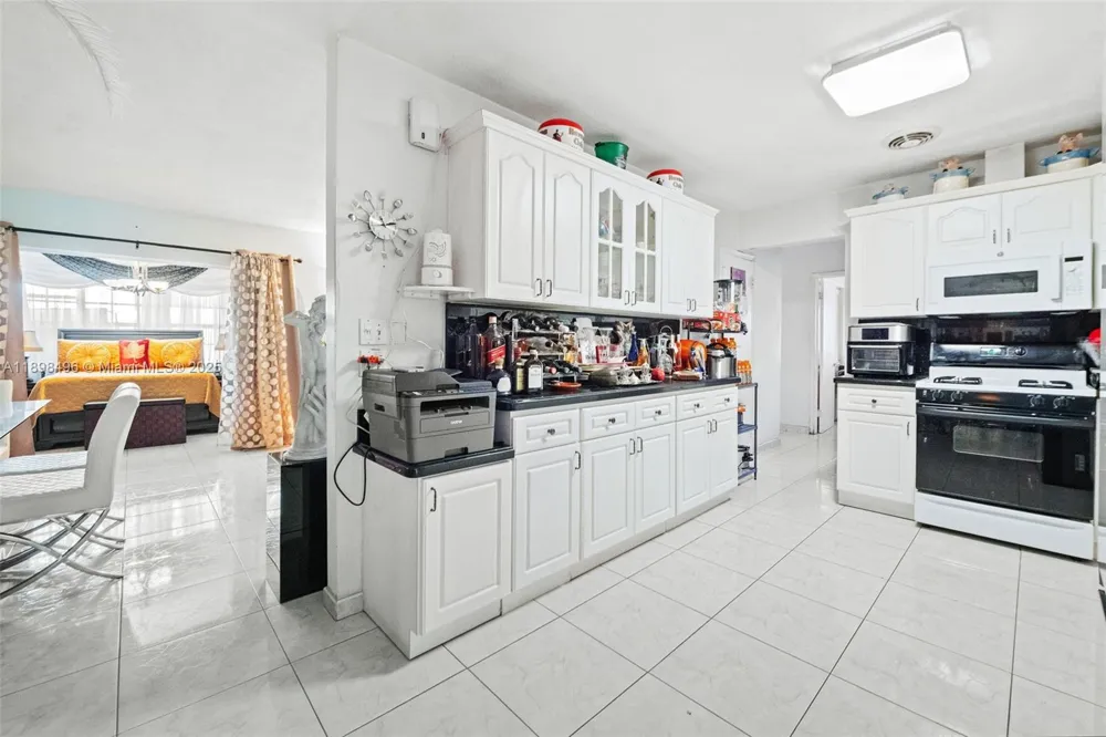 100 E 37th St Hialeah, FL 33013