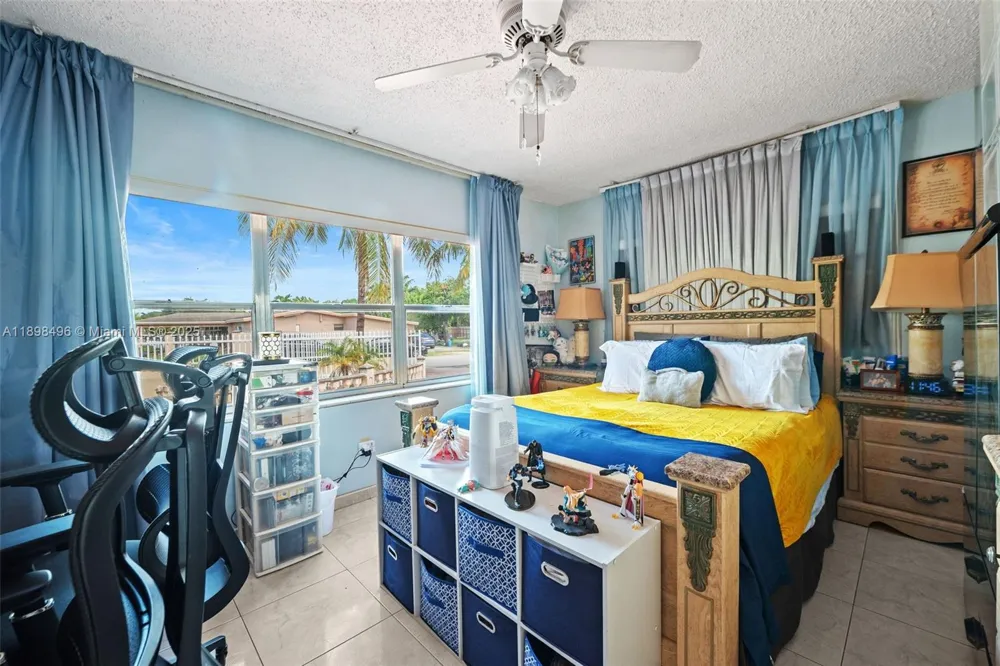 100 E 37th St Hialeah, FL 33013