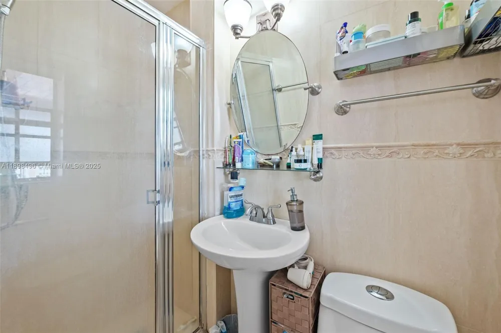 100 E 37th St Hialeah, FL 33013