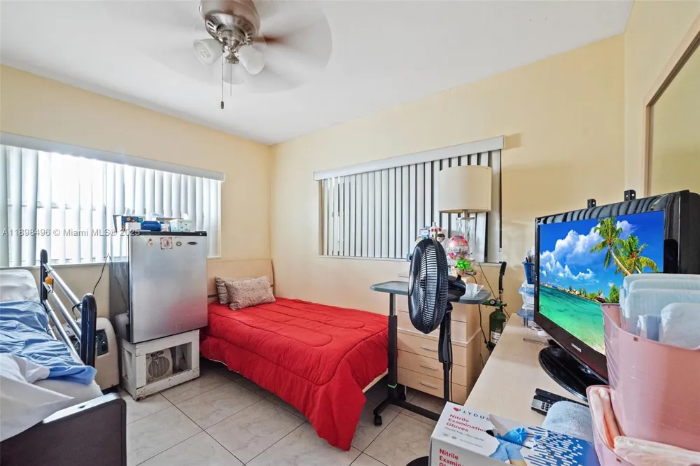 100 E 37th St Hialeah, FL 33013
