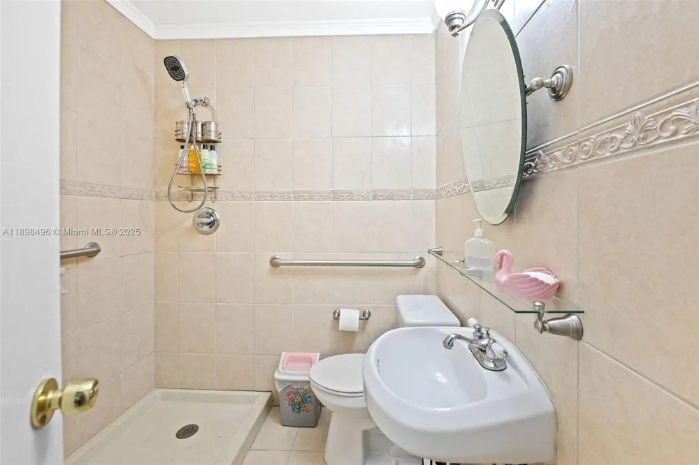 100 E 37th St Hialeah, FL 33013