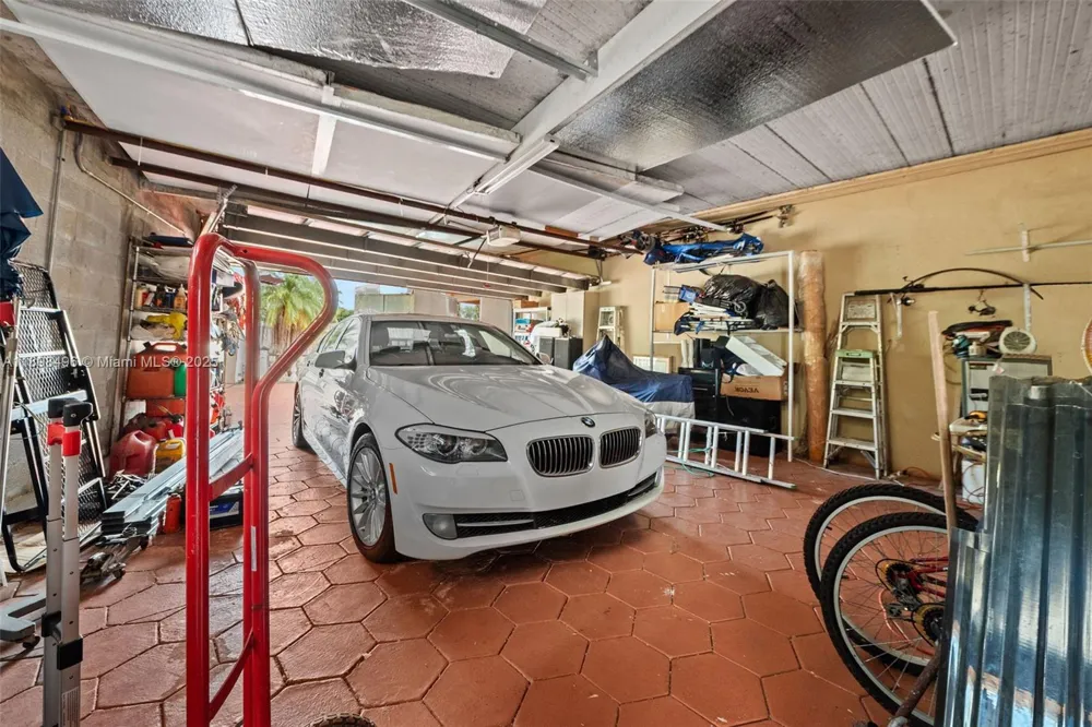 100 E 37th St Hialeah, FL 33013