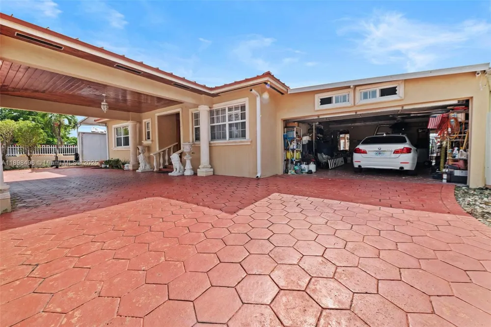 100 E 37th St Hialeah, FL 33013