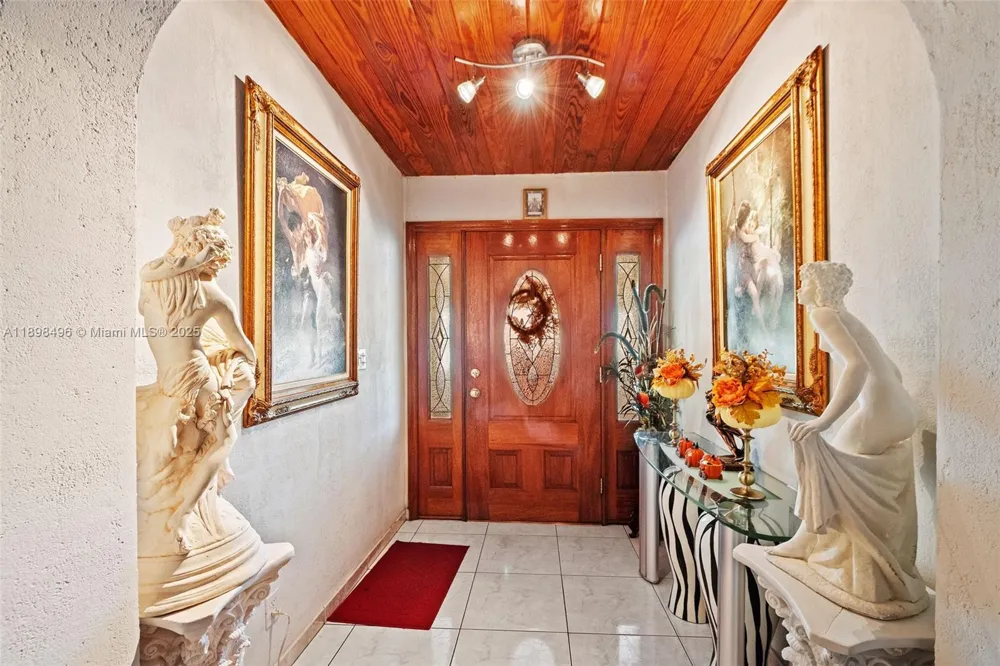 100 E 37th St Hialeah, FL 33013