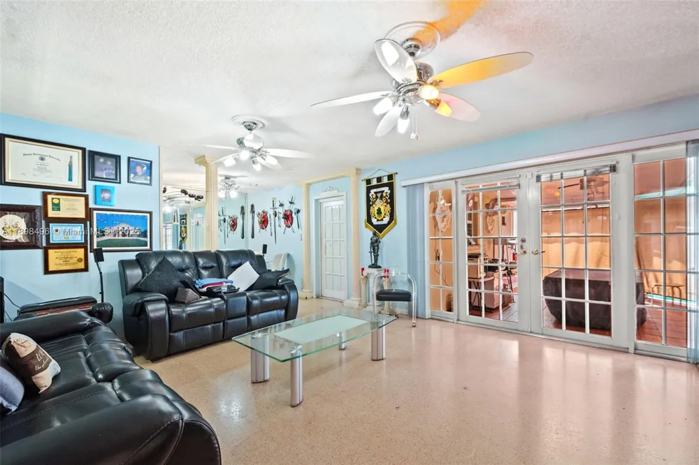 100 E 37th St Hialeah, FL 33013