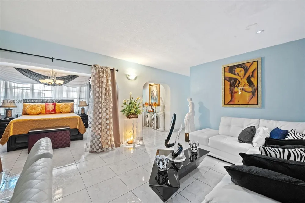 100 E 37th St Hialeah, FL 33013