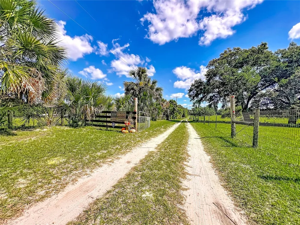 12611 NE 36TH AVENUE Anthony, FL 32617