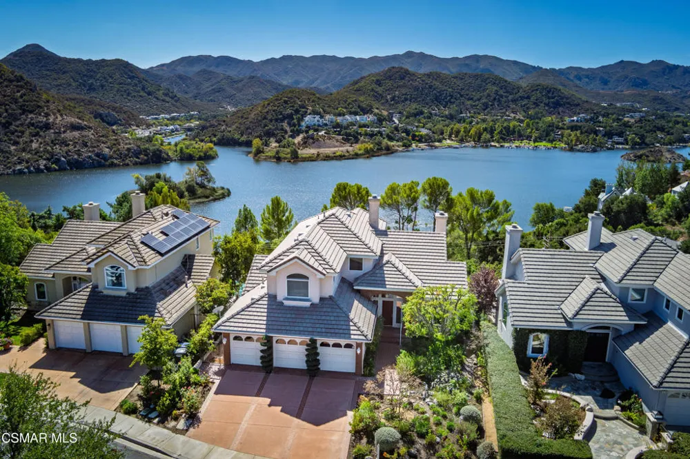590 Cricketfield Lake Sherwood, CA 91361