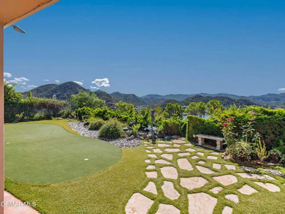 590 Cricketfield Lake Sherwood, CA 91361