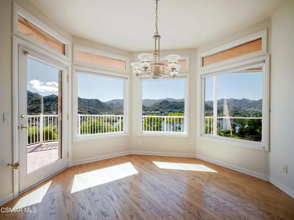 590 Cricketfield Lake Sherwood, CA 91361